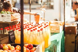 热门游泳选手取得历史性胜利：改变游泳界的传奇瞬间